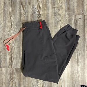 Figs women’s lesage jogger scrub pants, charcoal, medium.